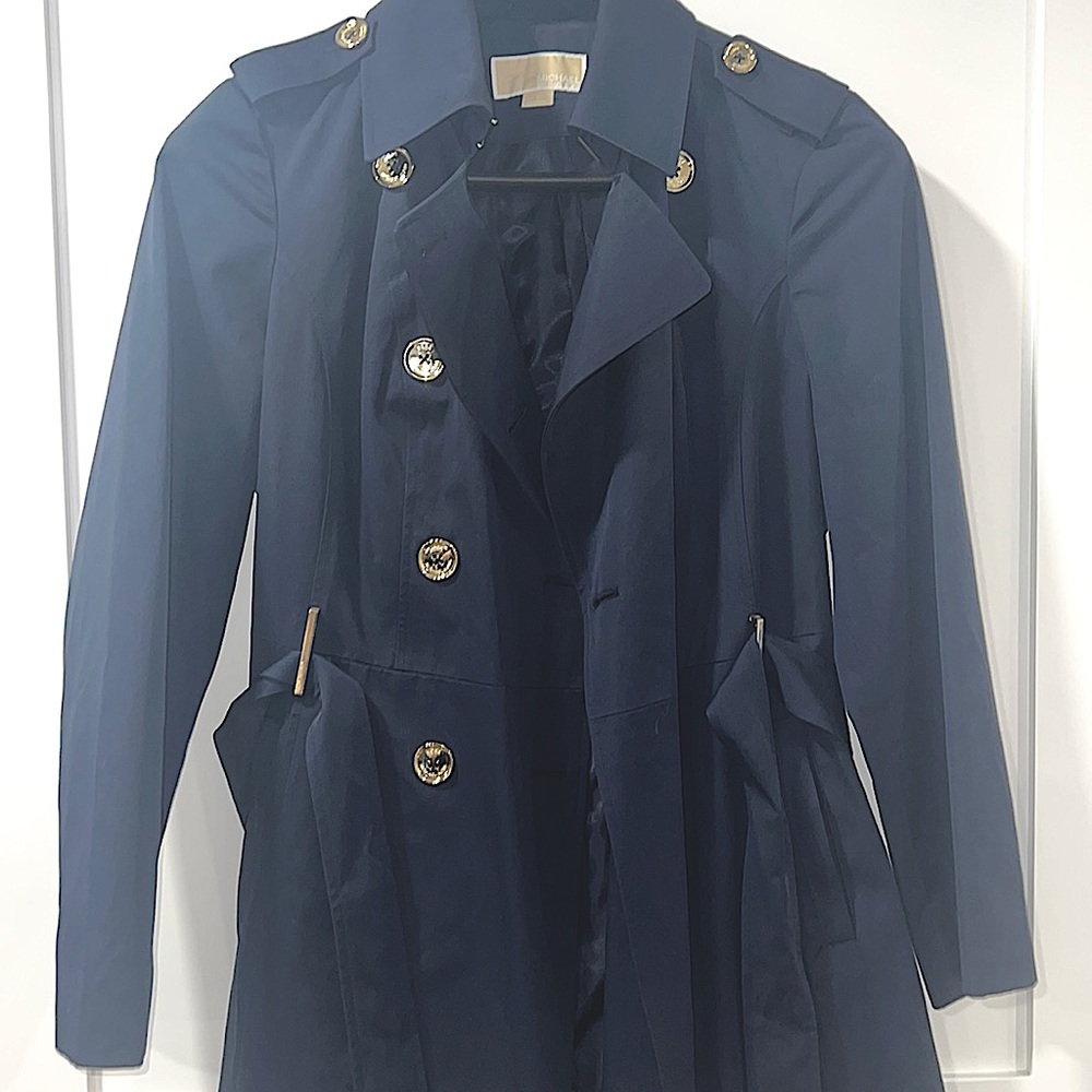 Michael kors trench coat never worn, beautiful navy color with golden bottoms